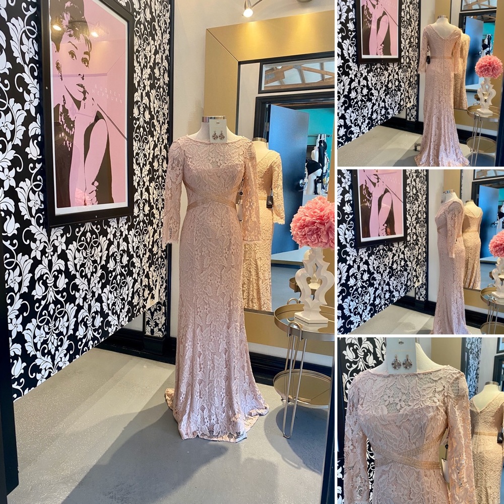 🌺 Adrianna Papell
Long Blush Crochet Dress
